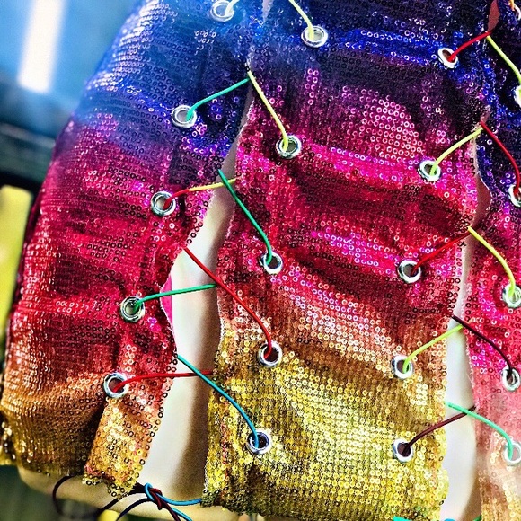 Tied lace suit - Picture 2 of 2